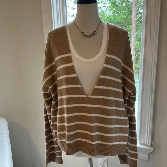 NWT Solid & Striped The Lowell Wool/Cashmere Low V-neck Sweater, Size Large - Picture 3 of 9